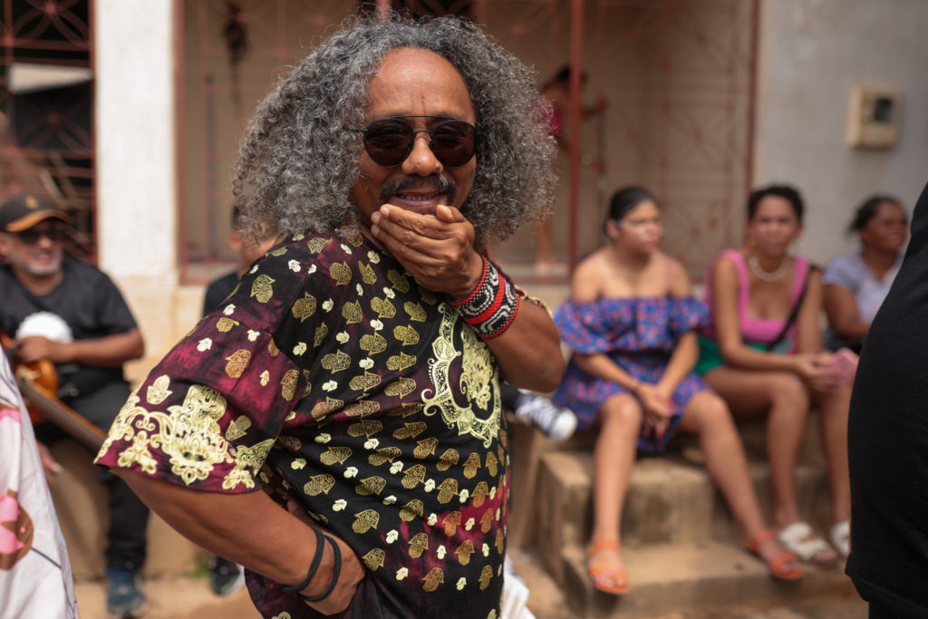 Chico César durante a gravação da nova versão do clipe de "Mama África" - Foto: Divulgação