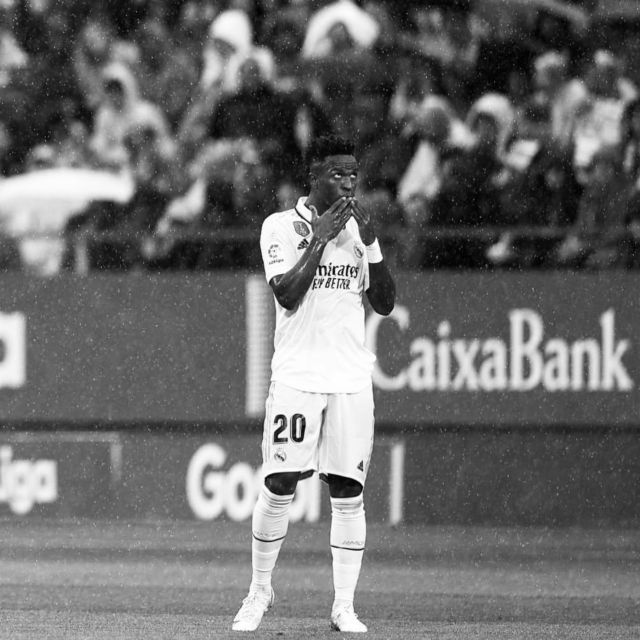 os espanhóis racistas esquecem que são mouros. de algum modo tudo vem da Mama África.

#Repost @vinijr
・・・
Não foi a primeira vez, nem a segunda e nem a terceira. O racismo é o normal na La Liga.  A competição acha normal, a Federação também e os adversários incentivam. Lamento muito. O campeonato que já foi de Ronaldinho, Ronaldo, Cristiano e Messi, hoje é dos racistas. Uma nação linda, que me acolheu e que amo, mas que aceitou exportar a imagem para o mundo de um país racista. Lamento pelos espanhois que não concordam, mas hoje, no Brasil, a Espanha é conhecida como um país de racistas. E, infelizmente, por tudo o que acontece a cada semana, não tenho como defender. Eu concordo. Mas eu sou forte e vou até o fim contra os racistas. Mesmo que longe daqui. 🖤✊🏿